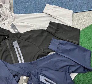 Ensemble de survêtement de sport pour homme personnalisé avec veste coupe-vent zippée et pantalon de jogging deux pièces - Product Image 3