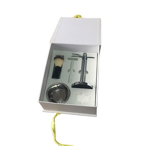 <span class=keywords><strong>Caja</strong></span> <span class=keywords><strong>de</strong></span> <span class=keywords><strong>Regalo</strong></span> Rígida Blanca Personalizada con Cinta Amarilla, Inserto <span class=keywords><strong>de</strong></span> Espuma Moldeada a Medida, Empaque Premium <span class=keywords><strong>para</strong></span> Sets <span class=keywords><strong>de</strong></span> Herramientas <span class=keywords><strong>de</strong></span> Afeitado <span class=keywords><strong>para</strong></span> <span class=keywords><strong>Hombre</strong></span> - Product Image 1