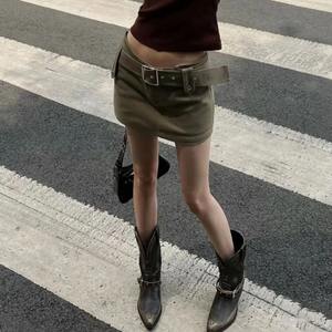 Botas Vaqueras de Mujer Nuevas 2025 con Acabado Desgastado, Tacón Grueso, Punta Puntiaguda, Corte en V, Estilo Pull-On con Adorno de Cinturón - Product Image 4