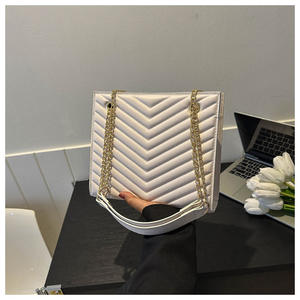 Wholesale Summer New Fashion Korean <b>Large</b> High Capacity Chain Single Strap Shoulder Crossbody <b>Purses</b> Women's Tote Handbags - Product Image 3