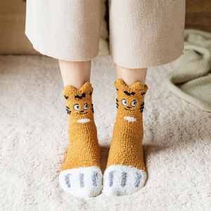 Calcetines Unisex de Forro Polar con Bordado de Orejas de Gato de la Suerte, Diseño Versátil para Otoño e Invierno - Product Image 3