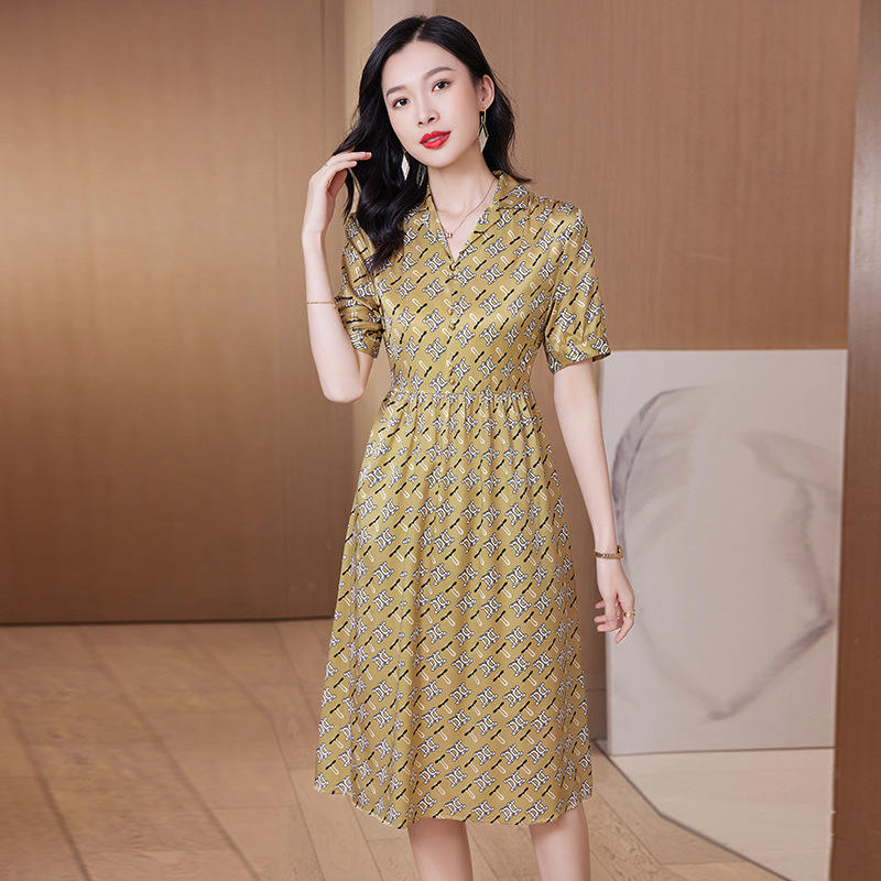 สีเหลืองอ่อน