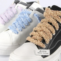Lacets plats moelleux en peluche personnalisés de haute qualité lacets dentelés style décontracté à la mode avec lacets