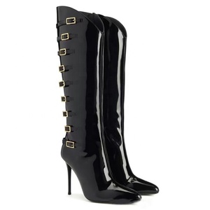 Bottes hautes sexy pour femmes, taille 46, à talons fins, avec boucles métalliques, bout pointu, en cuir verni et fermeture éclair latérale longue - Product Image 6