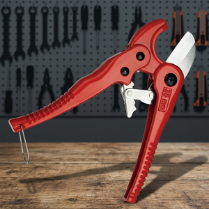 Coupe-tuyau en PVC rouge de qualité industrielle UPTI, fabrication taïwanaise, outil manuel HW402306, 279g, garantie 3 ans pour la plomberie - Product Image 3
