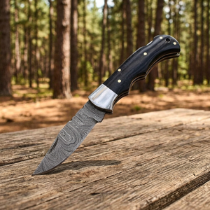 Cuchillo Plegable de Acero de Damasco Hecho a Mano con Hoja de Punta Caída, Mango de Resina Negra y Perilla de Pulgar, Cuchillo de Camping con Funda - Product Image 3
