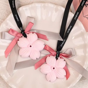 Toptan Asılı Alçı Aroma Kokulu Parçalar Kamelya Kokulu Araba Gardırop Yatak Odası Kokusu Oda Hava Ferahlatıcısı - Product Image 2