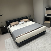 Lit de luxe moderne italien Suspension minimaliste en cuir pour petits appartements Meubles de chambre à coucher de lit King Holstered