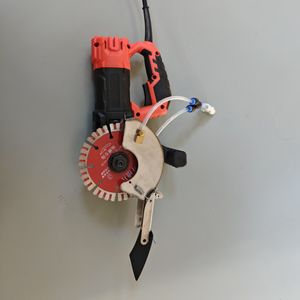 Fortschrittliches Wassernebel-Sprühsystem Leistungsstarker Schneider mit Effizienter Staubunterdrückung für Sauberes Betonschneiden - Product Image 2