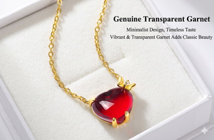 Ornement de cou élégant et romantique plaqué or, orné d'un pendentif en forme de cœur rouge vif avec un ruban doré délicat sur le côté. - Product Image 3