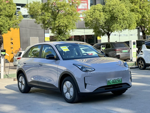 Geely Xingyuan 310 Youth BEV d'occasion 2026, conduite à gauche, 5 portes, 5 places, mini-berline, autonomie 310 km, batterie LFP 30 kWh, violet <span class=keywords><strong>sur</strong></span> noir - Product Image 3