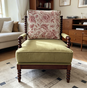 Silla de Salón Tradicional de Madera de Nogal Oscuro con Respaldo Estilo Queen Anne y Tapicería Floral, Muebles de Ocio Hechos a Mano - Product Image 2