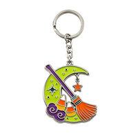 Maßgefertigter Halloween Emaille-Schlüsselanhänger Hexenbesen Mond Zuckerstange Stern Design Silber OEM Großhandel Schlüsselring Hersteller