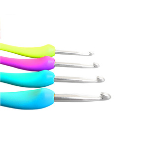 Herramientas <span class=keywords><strong>de</strong></span> lana <span class=keywords><strong>de</strong></span> tejer al por mayor <span class=keywords><strong>de</strong></span> alta calidad, mango suave <span class=keywords><strong>de</strong></span> silicona TPR, traje <span class=keywords><strong>de</strong></span> ganchillo <span class=keywords><strong>de</strong></span> aluminio, mango <span class=keywords><strong>de</strong></span> <span class=keywords><strong>cepillo</strong></span> <span class=keywords><strong>de</strong></span> <span class=keywords><strong>dientes</strong></span>, plástico <span class=keywords><strong>de</strong></span> ganchillo - Product Image 4