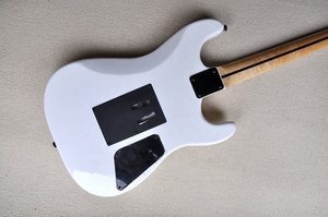 Chitarra Elettrica Flyoung Bianca per Mancini, Manico in Acero, Hardware Nero, Ponte Floyd Rose, Prezzo Conveniente - Product Image 5