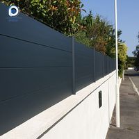 Clôture de jardin extérieure en alliage d'aluminium moderne, robuste, anti-corrosion, à panneaux solides et lignes épurées, pour une intimité optimale