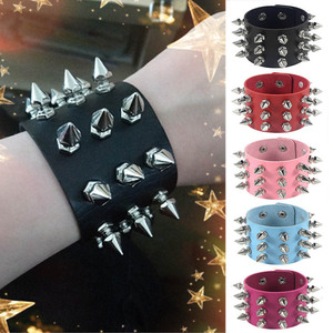 Bracciali Unisex in Stile Punk Europeo-Americano con Rivetti Conici in Pelle, Design Esagerato e Alla Moda - Product Image 1