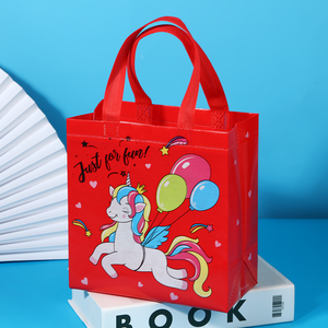 Vente chaude prix raisonnable coloré non-tissé <span class=keywords><strong>licorne</strong></span> cadeau sac dessin animé mignon portable laminé cadeau sac à provisions pour enfants - Product Image 5
