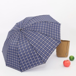 Venta al por mayor Checker Umbrellas para la lluvia plegable promocional tres paraguas de lluvia manual plegable - Product Image 6