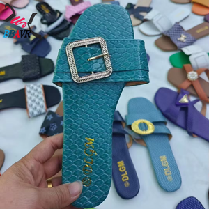Sandales plates pour femmes en cuir véritable avec doublure en PU, styles variés, prêtes à être expédiées, prix bas, vente en gros, liquidation, sandales EVA - Product Image 3