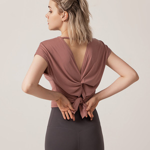 Haut de yoga pour femme à dos torsadé et devant ouvert, manches courtes, coupe ample, séchage rapide, respirant, vêtement de sport OEM ODM - Product Image 2