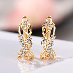 Orecchini a Cerchio Piccoli con Motivo Floreale Intrecciato per Donne, Ear Cuff Scintillante a Forma di Fiore, Gioielli alla Moda per Uso Quotidiano e Feste - Product Image 3
