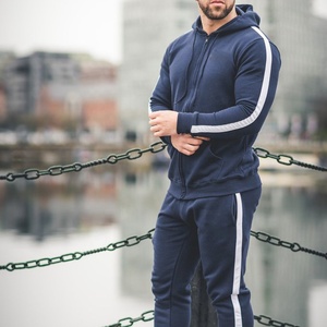Survêtements et ensembles de jogging en polaire personnalisés pour hommes - Vêtements de sport antibactériens et durables - Product Image 5
