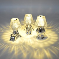 Lampe de nuit LED moderne avec bouton lumineux et touche créative Figurine de lampe à piles, cadeau pour les amis Besties pour la décoration de la chambre