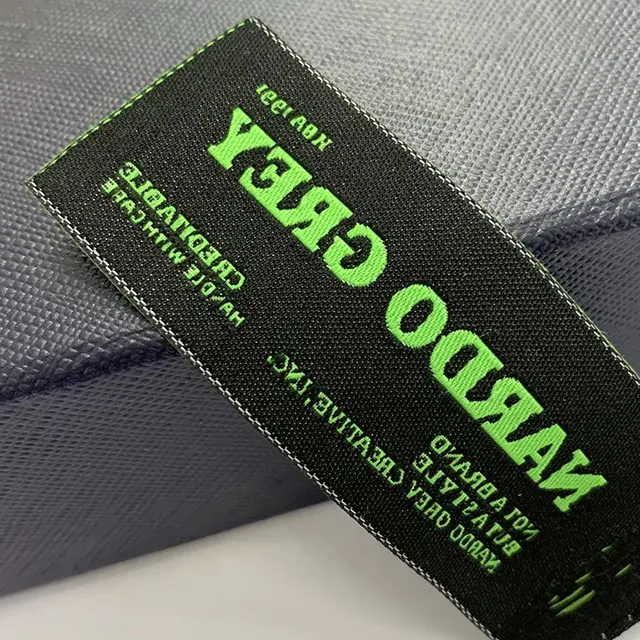 Label Ukuran Pakaian Logo Kustom Pabrik Cina Kualitas Terbaik Label Pakaian Guanzhou Label Kain Tenun untuk Pakaian