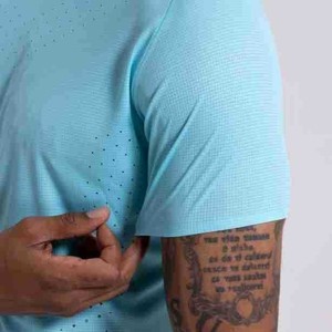 T-shirts de sport pour hommes, col rond, sans coutures, personnalisables, pour impression par sublimation, avec découpe laser. - Product Image 2