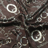 Tissu d'ameublement 100 % polyester satiné tissé doux et lisse à motif chaînes imprimé numériquement, prix d'usine, pour filles