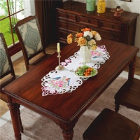 Chemin de table en polyester brodé en Chine, vente en gros, design floral fantaisie, nappe de mariage, salle à manger