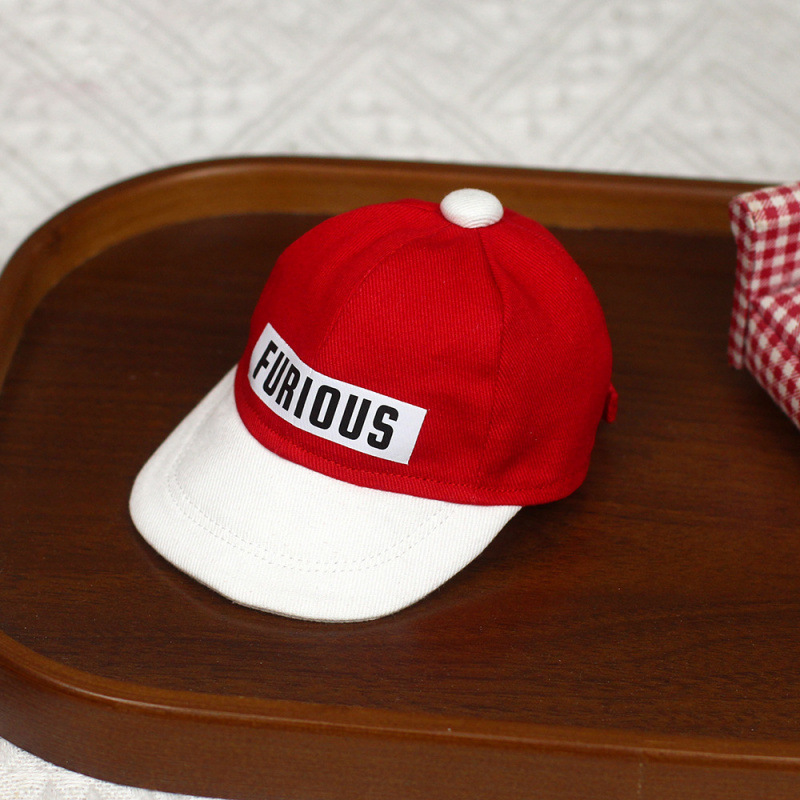 Casquette de baseball (rouge et blanche)