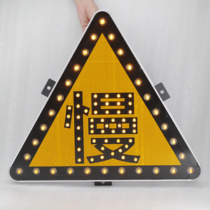Panneau d'avertissement LED Chuang An Yue 700 mm, triangle rouge éclairé, signalisation de sécurité routière, signalisation d'alerte routière - Product Image 2