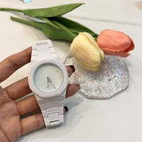 Fabricant de montres personnalisées, montre de luxe en plastique pour hommes, cadran avec chiffres arabes, logo