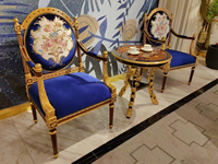 Interior de madera pierna real de madera tallada azul terciopelo tapicería bordado azul ocio salón acento silla para sala de estar