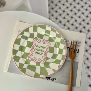 Assiette <span class=keywords><strong>à</strong></span> <span class=keywords><strong>gâteau</strong></span> en céramique <span class=keywords><strong>à</strong></span> damier créatif coréen Ins Assiette plate bon marché - Product Image 5