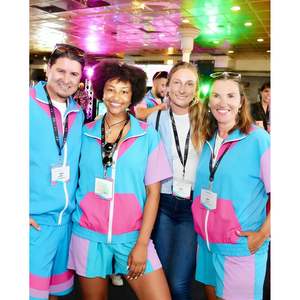 ชุดเซ็ตแทรคสูทผู้ชายสไตล์เรโทรยุค 80 แบบ 2 ชิ้น สีสันตัดกัน เสื้อแจ็คเก็ตแขนสั้นและกางเกงขาสั้น แห้งเร็ว สไตล์วินเทจ เหมาะสำหรับงานปาร์ตี้ - Product Image 5