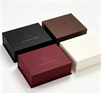 Boîte cadeau rigide de luxe en papier d'art avec couvercle et base, gaufrage et vernis sélectif UV pour produits de soin de la peau