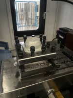 Tour CNC à double tête et broche centrale pour pièces de tuyauterie, de rouleaux et d'arbres à haute concentricité