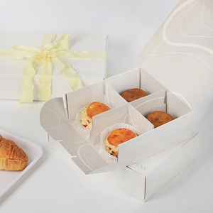 Scatole per Dolci/Pasticceria/Dessert da Asporto in Argento Goffrato con Stampa a Caldo, Eco-Friendly, Set da 4 e 6 Pezzi - Product Image 1