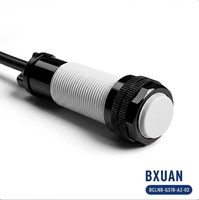 Capteur de proximité capacitif 18 mm 8 mm PNP NC en laiton nickelé DC 10-30V pour détection de niveau de liquide IP67
