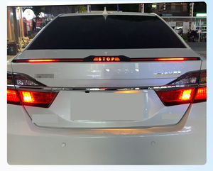 Lanterna Traseira de Fibra de Carbono com Controle Remoto, Impermeável, Design de Três Seções, Luz de Freio Automática com Função de Parada ou Olhos - Product Image 1