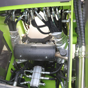 รถตักขนาดเล็กแบบมีล้อตีนตะขาบ เครื่องยนต์เบนซินฮอนด้า ระบบเกียร์ปั๊ม  ตักดินได้  ออกแบบมาเพื่อการเคลื่อนย้ายดิน  ประสิทธิภาพสูง เชื่อถือได้ - Product Image 6