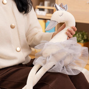 Peluche Cygne Mignon Assis à Longues Jambes avec Couronne – Vente en Gros - Product Image 5