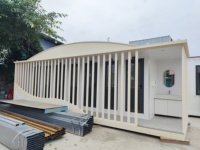 Cabine de toilette portative hygiénique de qualité supérieure pour événements en plein air Panneau sandwich au design moderne en acier pour conteneurs de salle de bains