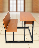 Banc d'école sur mesure avec dossier et tiroirs pour une assise confortable dans le hall, ensemble bureau et chaise intégrés