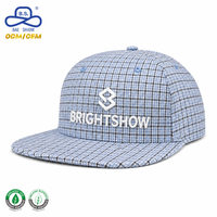 Casquette Snapback à visière plate en tissu à carreaux personnalisée avec logo en relief et œillets contrastants pour usine OEM de marques