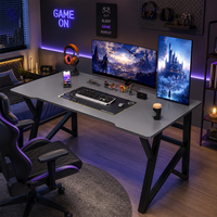 Grand bureau d'ordinateur pour jeux vidéo, poste de travail ergonomique pour plusieurs écrans, configuration pour bureau à domicile et e-sport