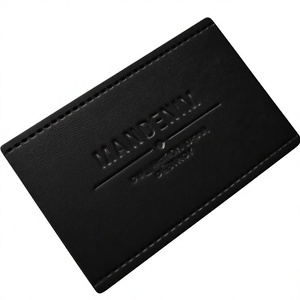 Écusson en cuir PU noir gaufré personnalisé avec bordure cousue, fabricant d'étiquettes en cuir gaufré de haute qualité pour jean en denim - Product Image 1